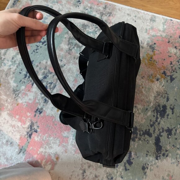 BÉIS The Weekender Bag – Black Travel Tote with Shoe Compartment - Picture 9 of 11